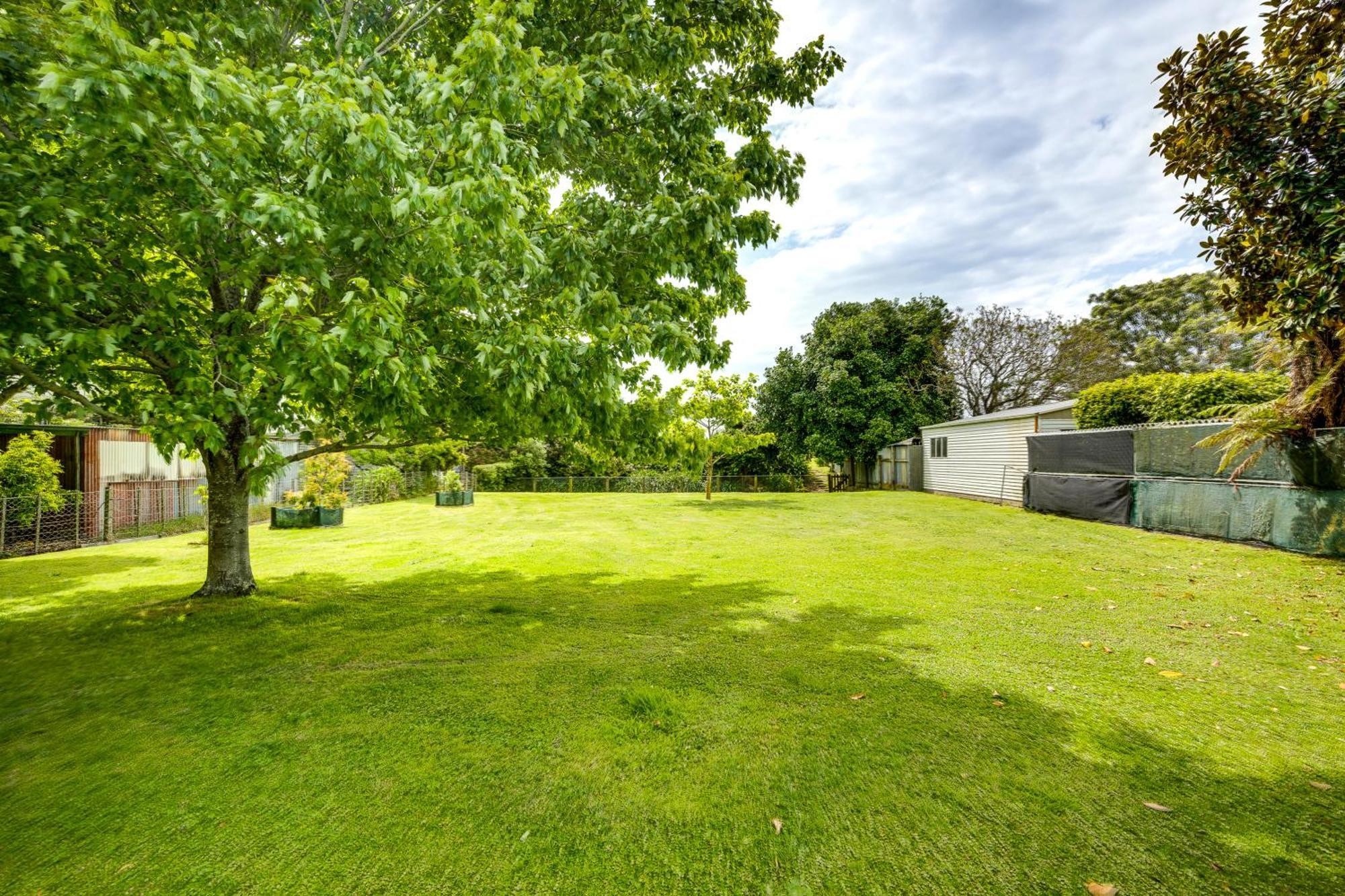 Modern Studio Near Clive River Exterior photo